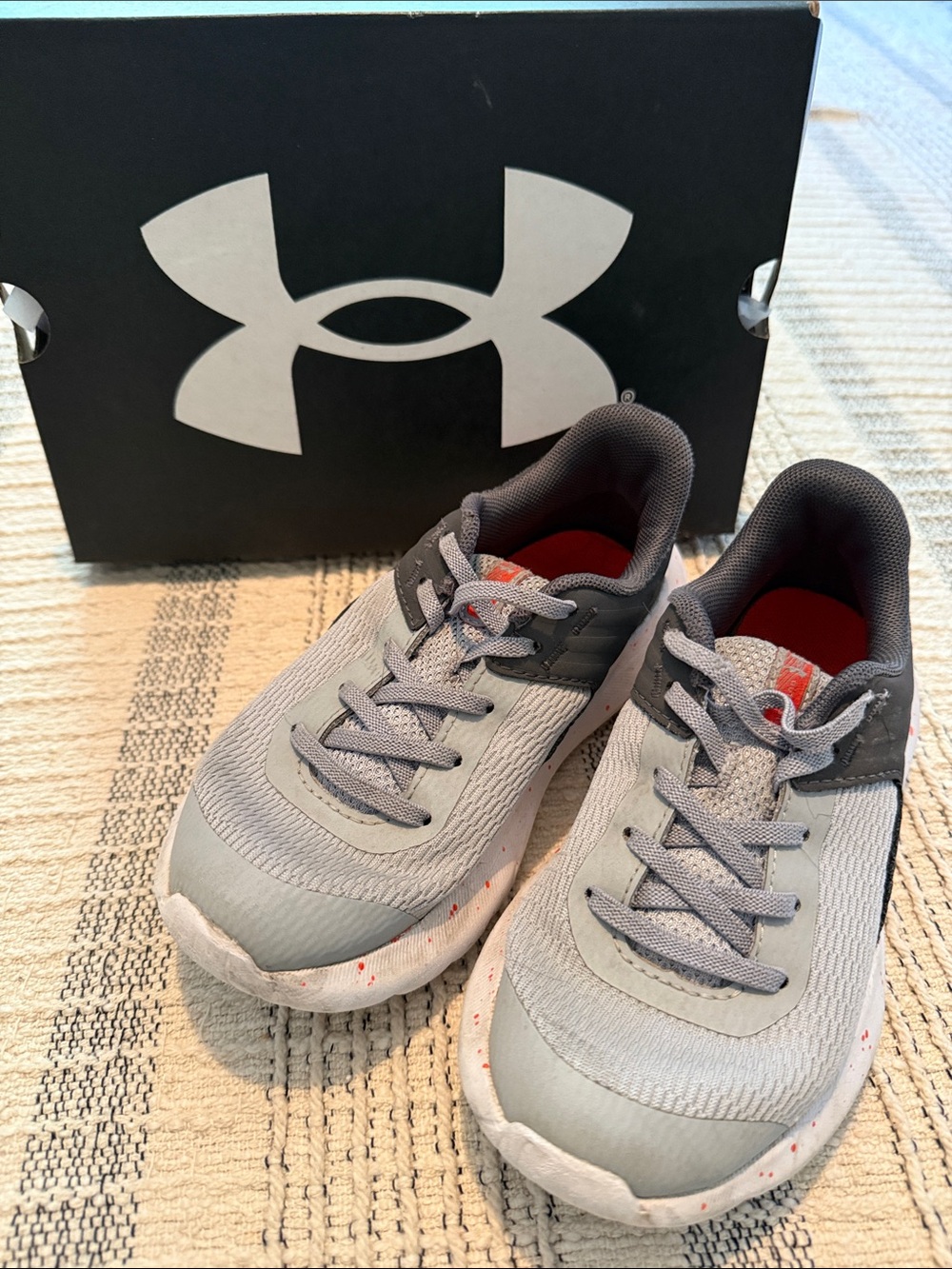 Under Armour Kids Gray Sneakers 12K